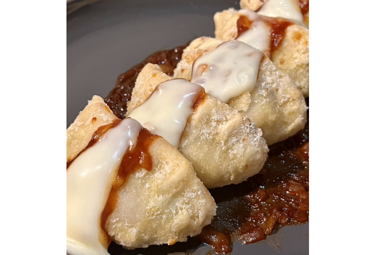 チーズピリ辛ソース揚げ餃子